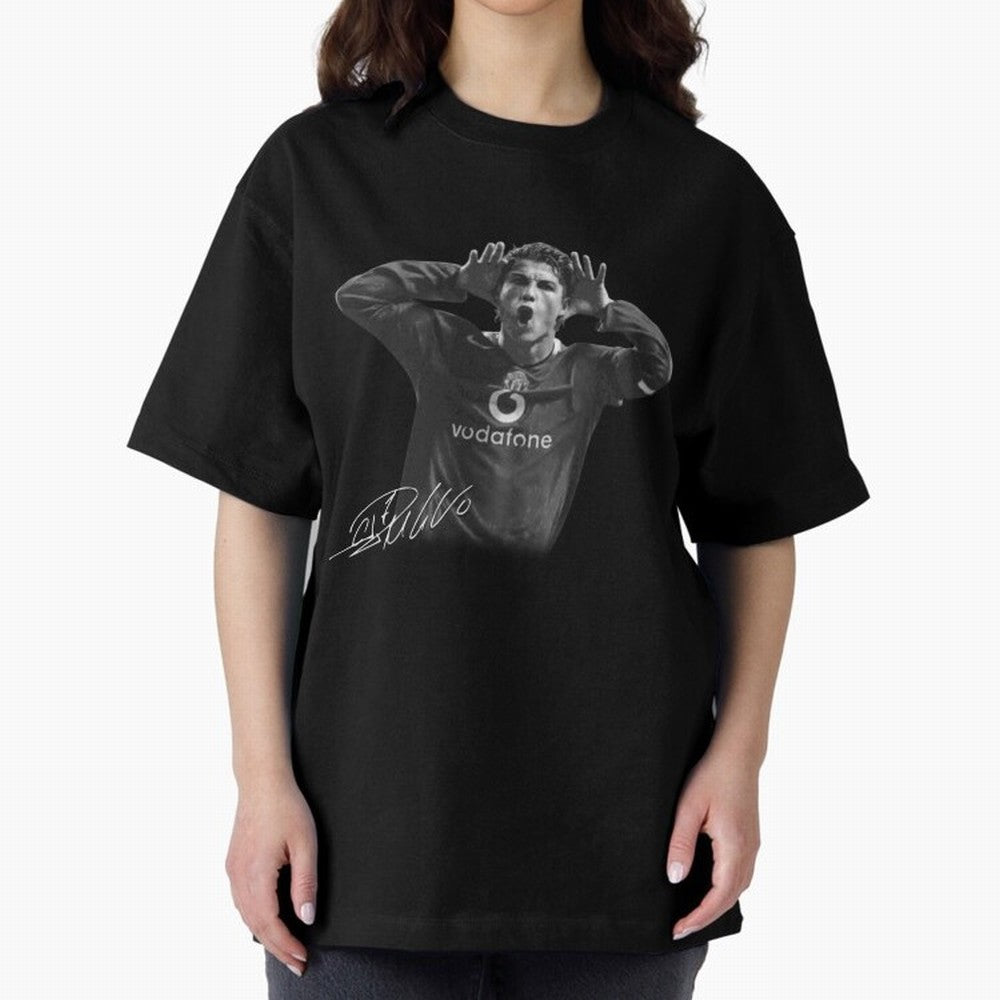 Black and White Cristiano Ronaldo T-Shirt Young Manchester Ronaldo - Celebration Oversized T-Shirt Honor Football Greatness during FIFA World Cup 2026 for Fans of Messi, Neymar and Mbappe and Argentina, France and Brazil, Bringing Vintage Soccer