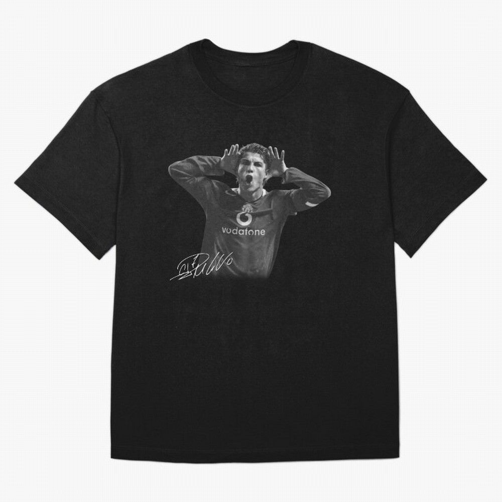 Black and White Cristiano Ronaldo T-Shirt Young Manchester Ronaldo - Celebration Oversized T-Shirt Honor Football Greatness during FIFA World Cup 2026 for Fans of Messi, Neymar and Mbappe and Argentina, France and Brazil, Bringing Vintage Soccer