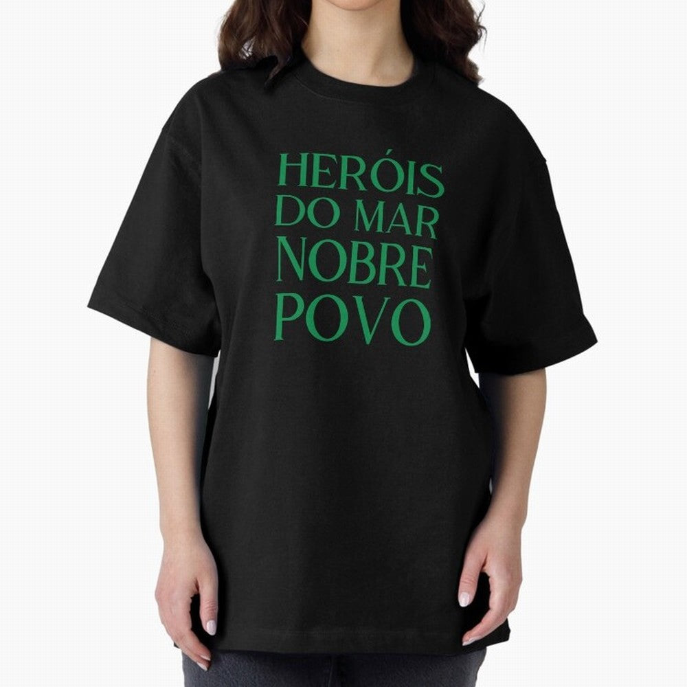 Her¨®is do Mar Nobre Povo green Oversized T-Shirt Cheer through Every Moment of FIFA World Cup 2026 Group Stage Spirit, Featuring Netherlands, Messi, CR7 and Mbappe, Championship Spirit, Famous Goals, Roaring Crowds and International Football