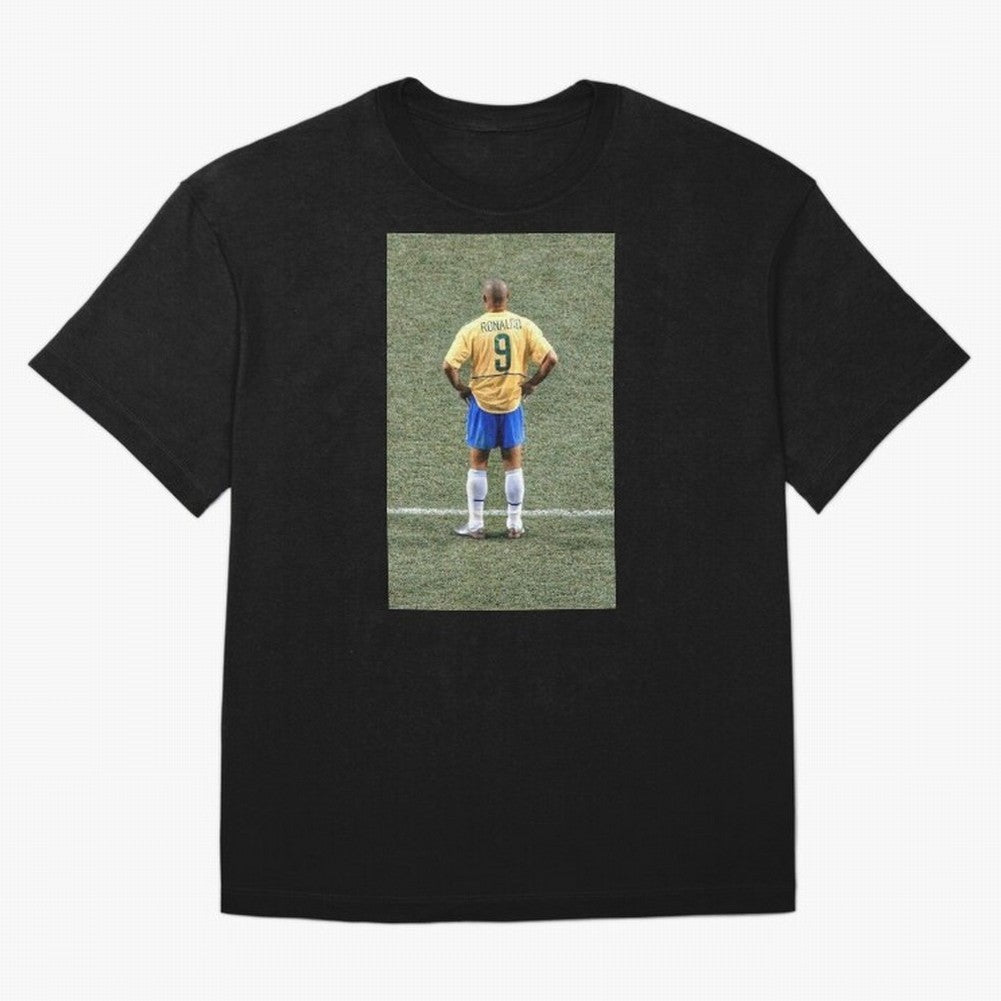 Illustration Ronaldo Luis Nazario de Lima Oversized T-Shirt Experience the Global Stage of FIFA World Cup 2026 Group Stage for Fans of Messi and Cristiano Ronaldo and England, Bringing Vintage Soccer Flavor, Modern Football Stars, National Flags