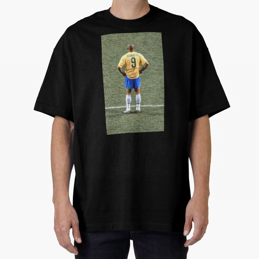 Illustration Ronaldo Luis Nazario de Lima Oversized T-Shirt Experience the Global Stage of FIFA World Cup 2026 Group Stage for Fans of Messi and Cristiano Ronaldo and England, Bringing Vintage Soccer Flavor, Modern Football Stars, National Flags