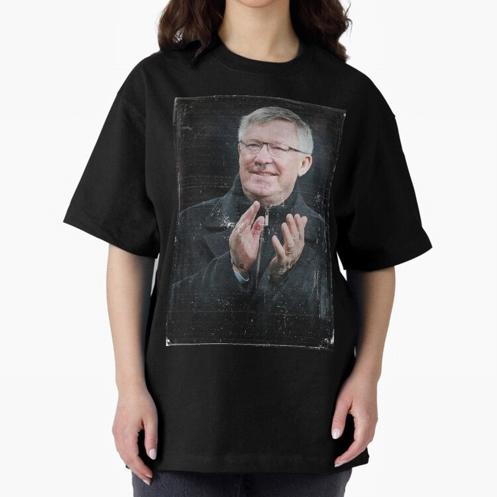Sir Alex Ferguson Oversized T-Shirt Feel the Trophy Chase of FIFA World Cup 2026 for Fans of Messi and Argentina, France and Brazil, Bringing Sports Nostalgia, International Competition, Famous Players and Unforgettable Victories; Ideal for Fans