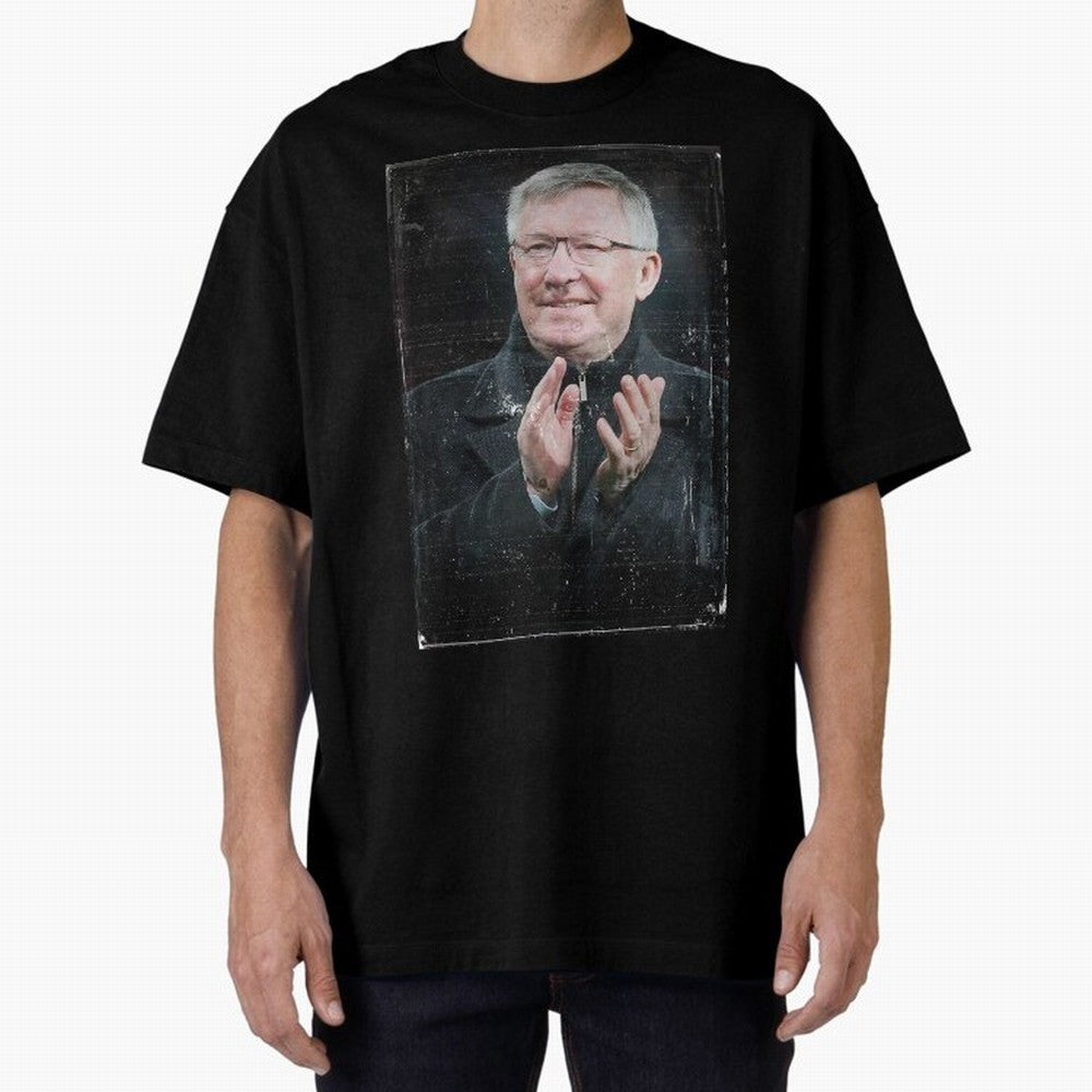 Sir Alex Ferguson Oversized T-Shirt Feel the Trophy Chase of FIFA World Cup 2026 for Fans of Messi and Argentina, France and Brazil, Bringing Sports Nostalgia, International Competition, Famous Players and Unforgettable Victories; Ideal for Fans